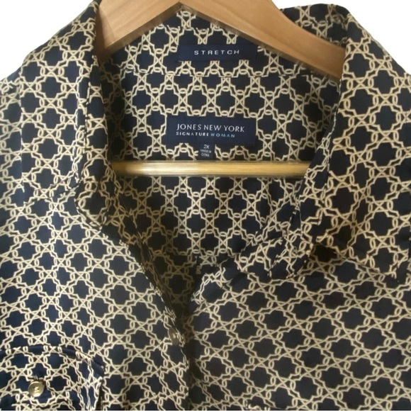 Jones New York Navy & Gold‎ Button-Front Career Top - Picture 2 of 7
